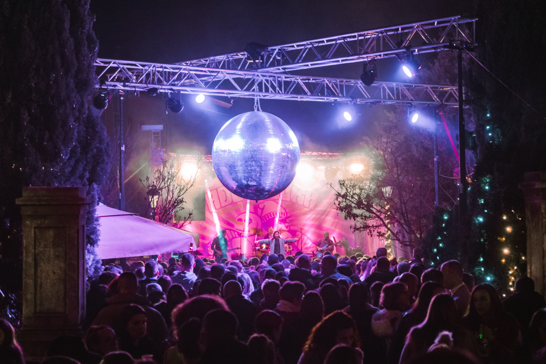 Vesna Pisarović dobrim starim hitovima oduševila Šibenčane