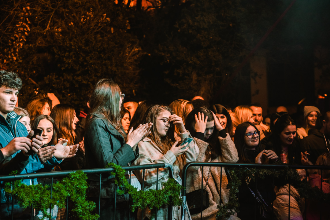 Vesna Pisarović dobrim starim hitovima oduševila Šibenčane