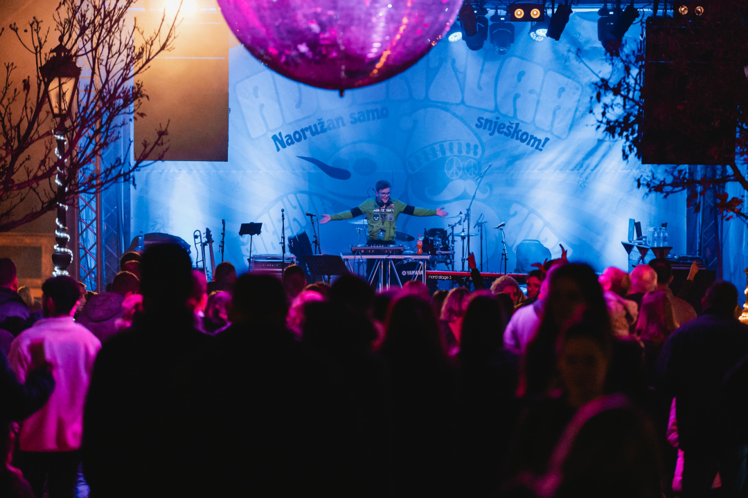 Desetogodišnja senzacija na Adventuri: DJ MichaelX rasplesao park tvrdim zvukom!