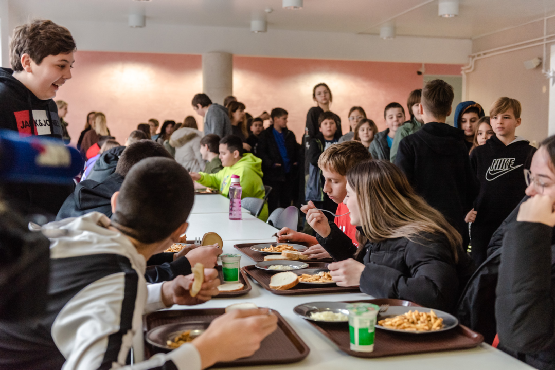 Od danas besplatni obroci za sve učenike: Samo u OŠ Meterize na meniju kuhana hrana