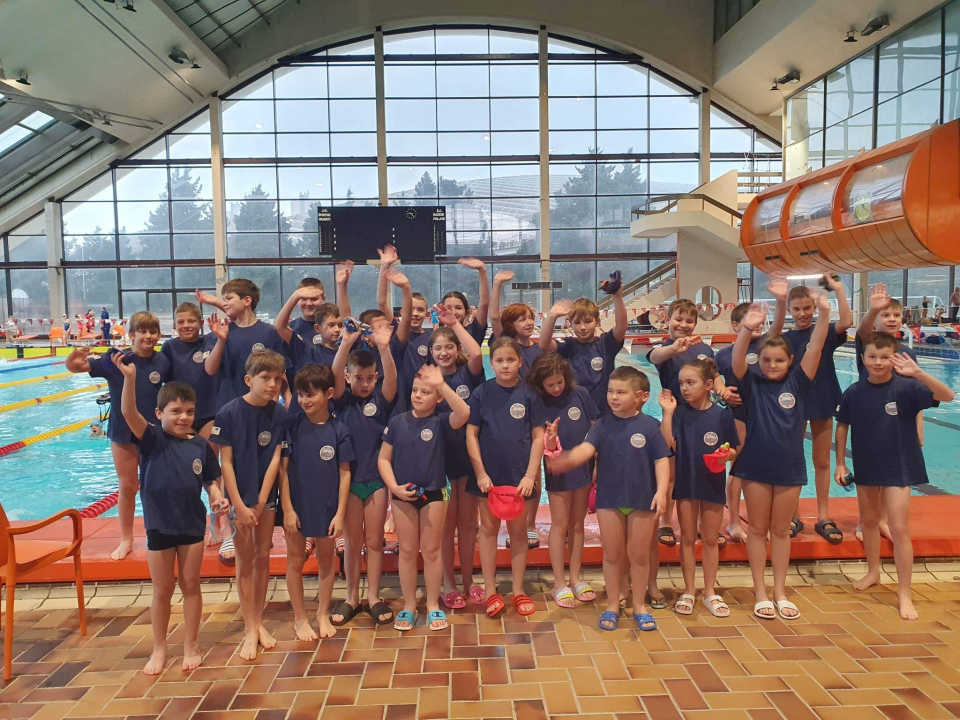 Mladi plivači 'Mora' Nakić, Stegić, Badurina i Kunčić okitili se medaljama u Splitu