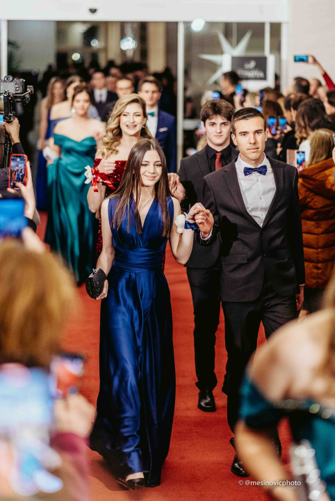 Učenici Ekonomske škole zablistali na maturalnom plesu u Vodicama (1)