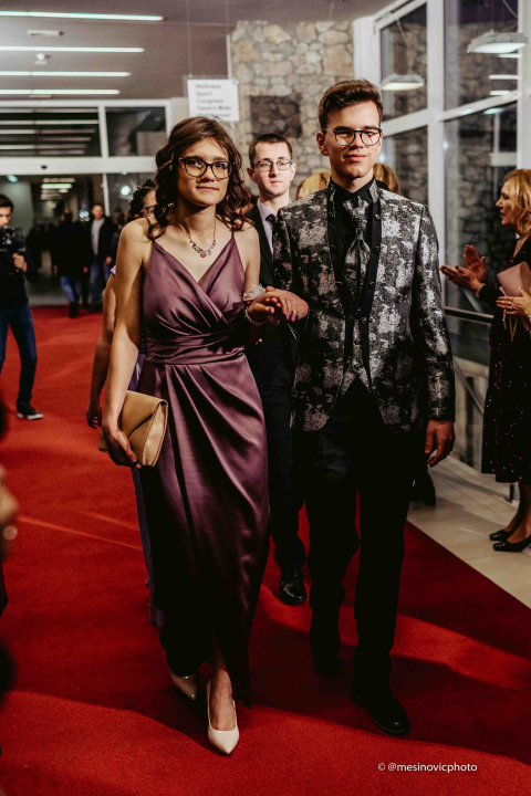 Učenici Ekonomske škole zablistali na maturalnom plesu u Vodicama (2)