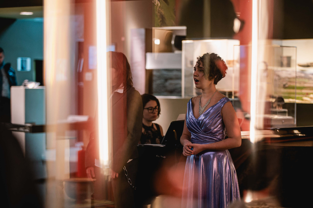 Učenici u muzeju pjevali Lukačića i predstavili šibenske galete dok su trkači ‘Zagrlili grad’