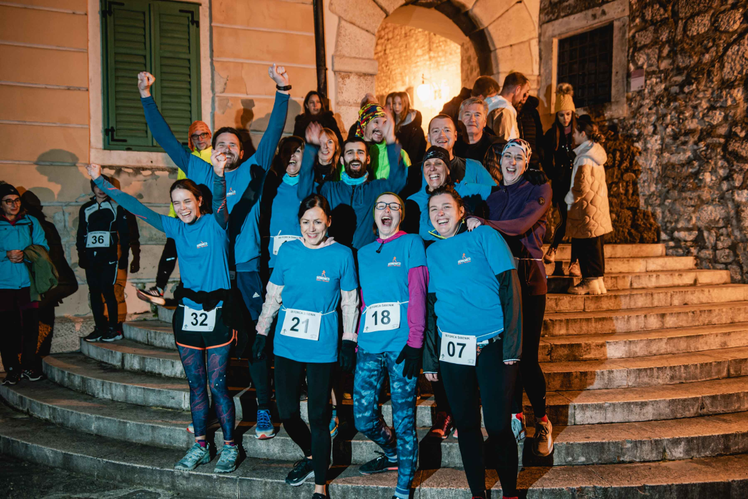 Učenici u muzeju pjevali Lukačića i predstavili šibenske galete dok su trkači ‘Zagrlili grad’
