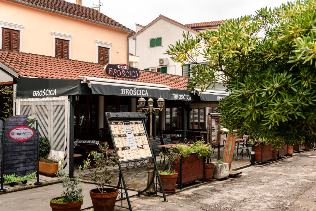Provedite najromantičniji dan u godini u posebnom ozračju Konobe Brošćica! 