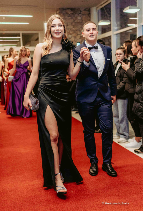 Zavirite na blještavi maturalni ples Turističko-ugostiteljske škole Šibenik (1)