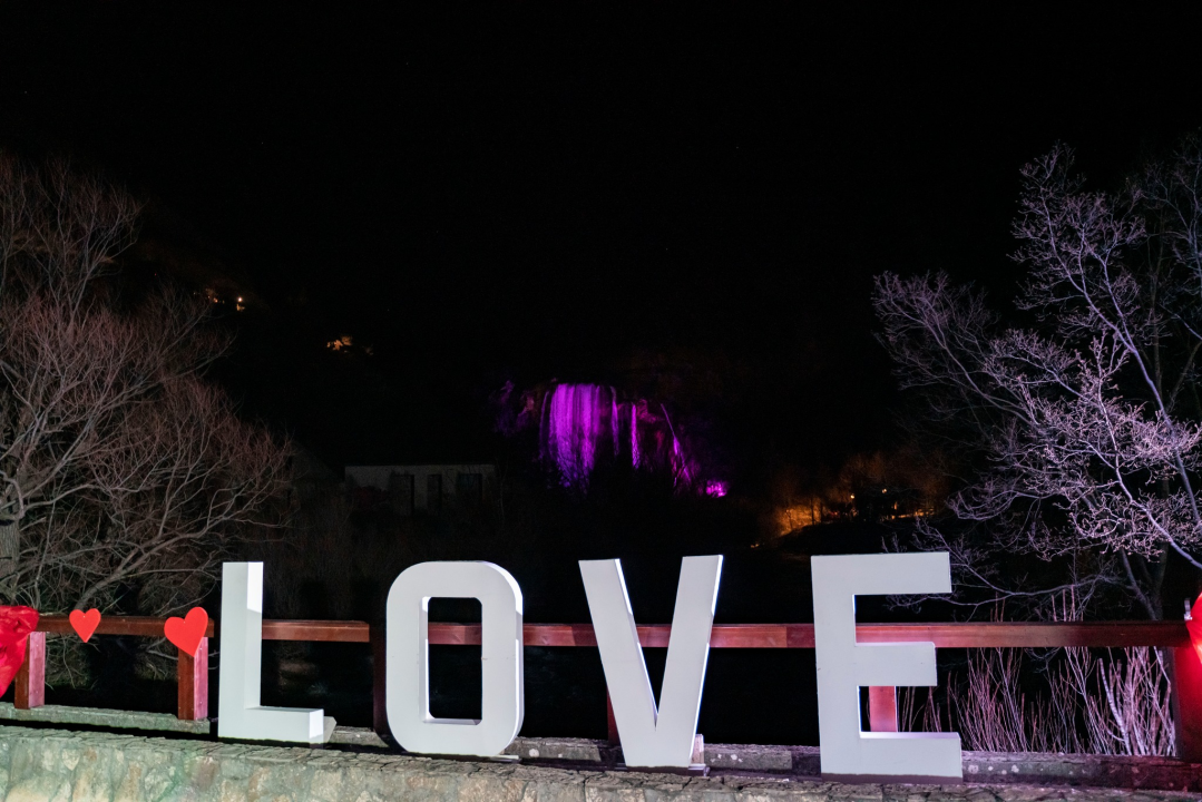 Valentinovo na Krčiću oduševilo sve posjetitelje: Krčić zasjao u bojama ljubavi! 