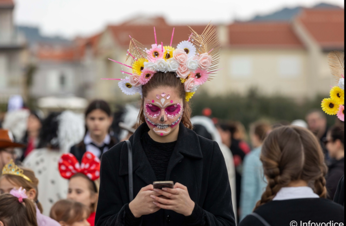 Maškare u Tribunju: Zapaljen Krnjo Euro Svrgokun