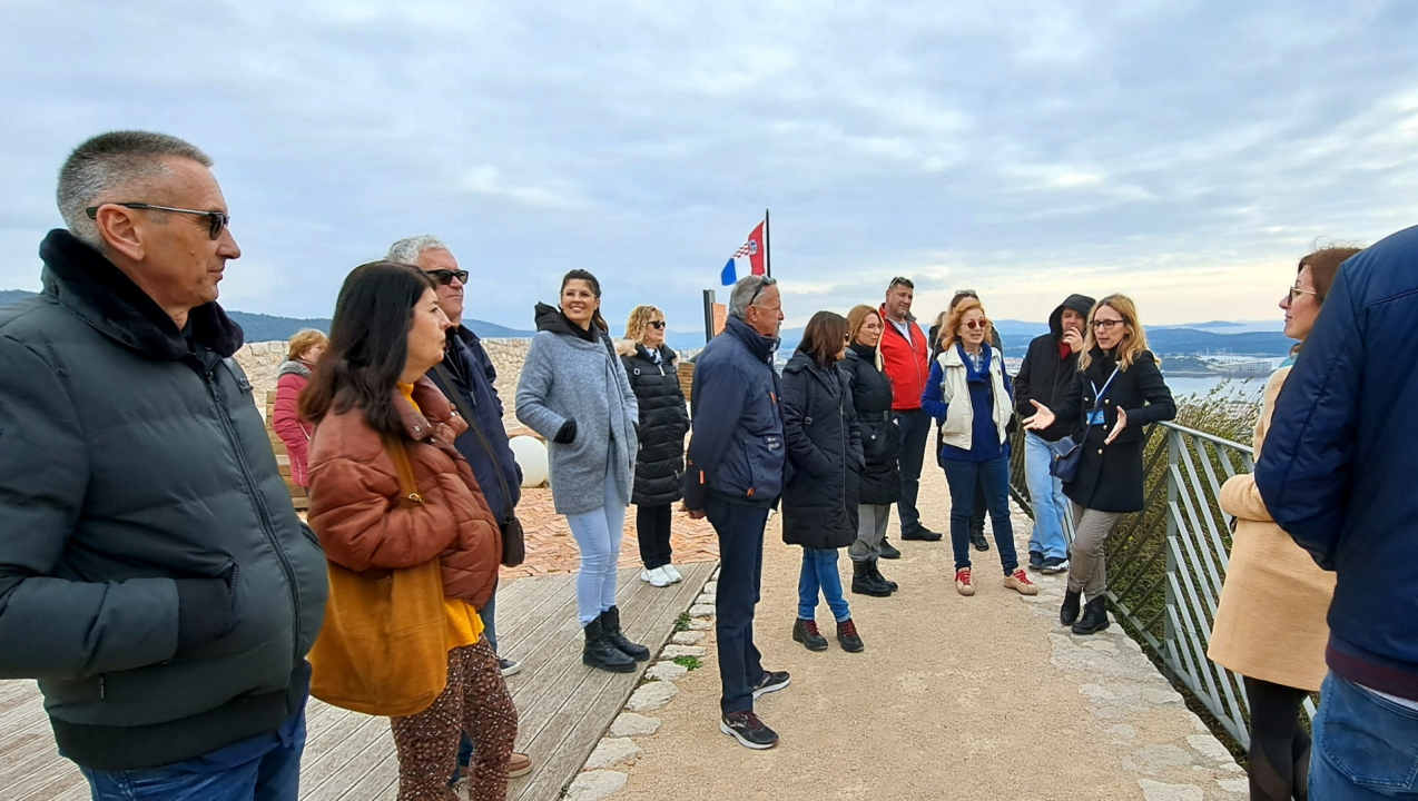 Vlasnici oldtimera iz cijele Dalmacije nedjelju proveli na druženju u Šibeniku