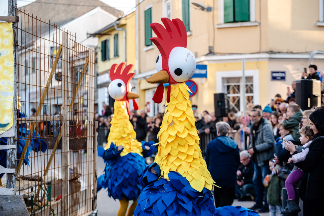 Murterini molili za predbračnu čistoću, u kokošinjcu izbila pobuna, a Let 3 napravio spektakl