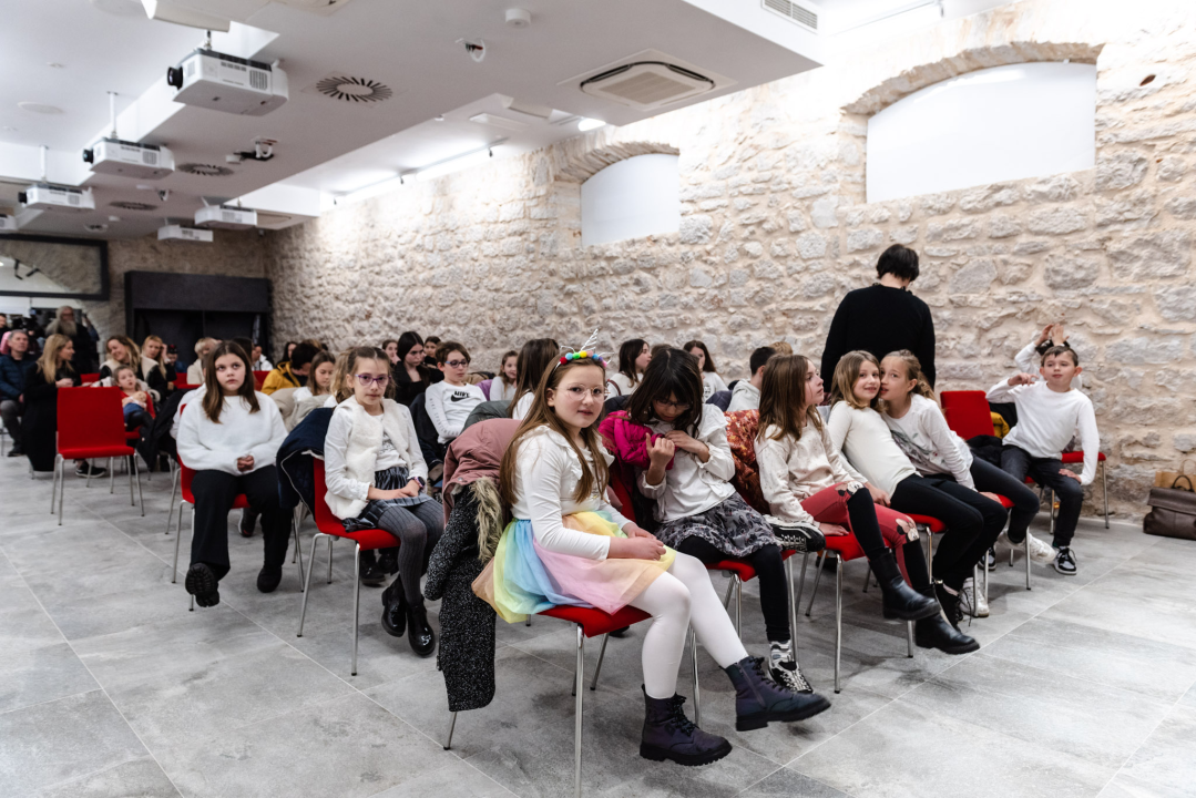 Učenica OŠ Petra Krešimira IV. Helena Vidović osvojila prvo mjesto na Županijskom natjecanju u stop-animaciji    