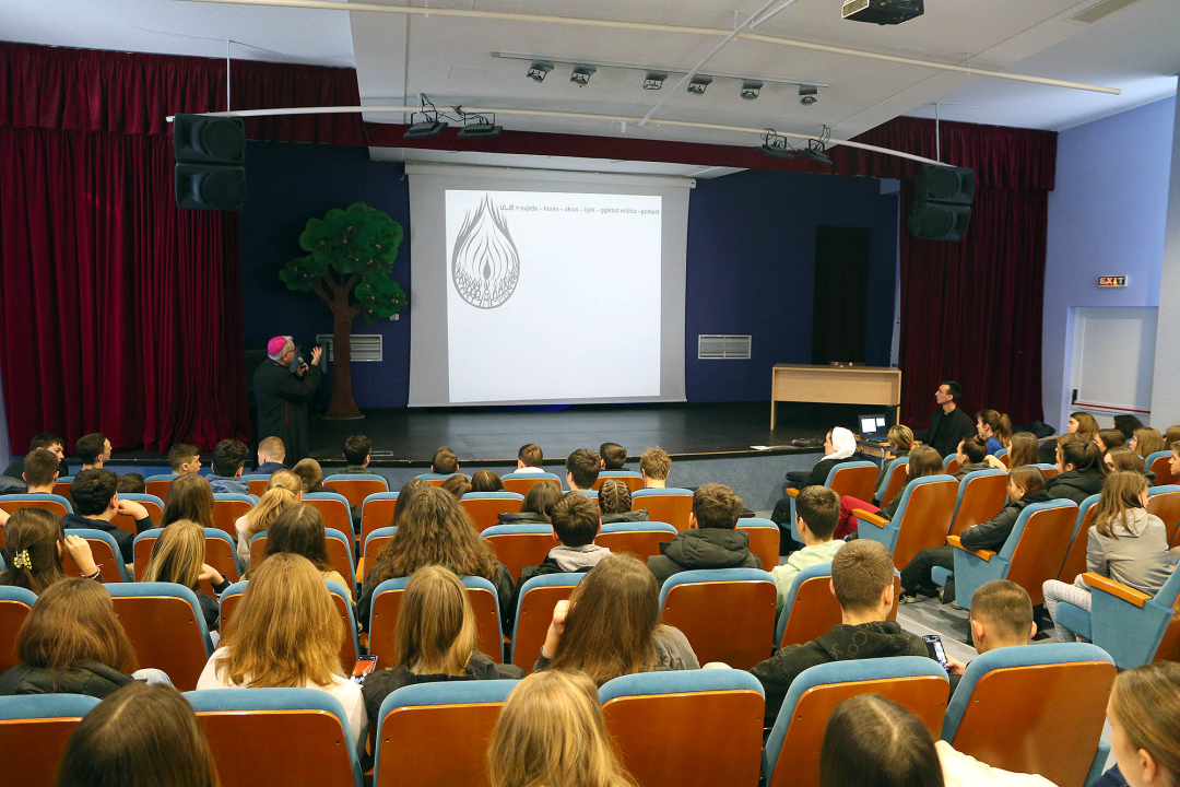 Održan susret krizmanika Gradskog dekanata Šibenske biskupije 