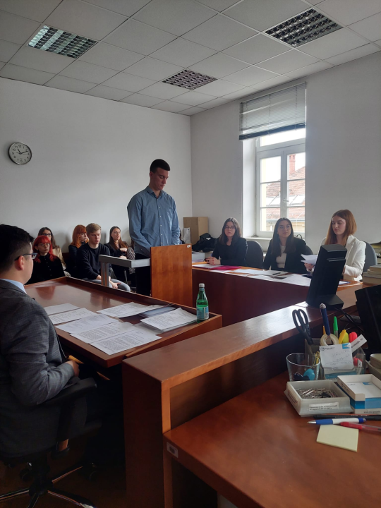 Državna smotra simuliranih suđenja: 'Sutkinje pohvalile šibenske učenike, možda jednom postanu i suci'