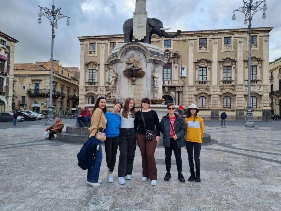 Učenici OŠ Meterize na Siciliji: Učili o važnosti očuvanja voda, oduševile ih Etna i Taormina