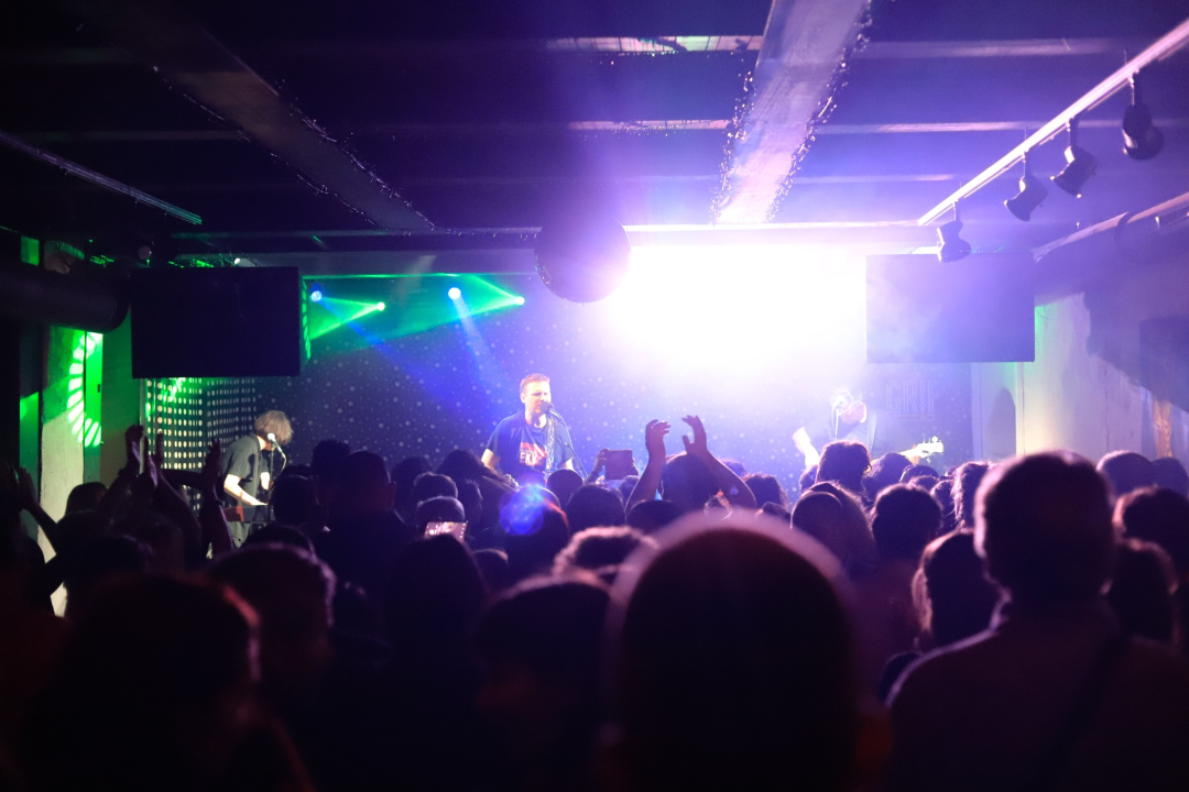 Euforična nostalgija u Šibeniku: Azimutom odjekivali hitovi EKV-a