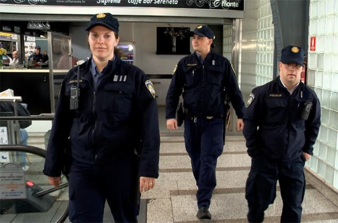 Luka je bio policajac na jedan dan: PU Istarska ispunila želju mladiću s Downovim sindromom