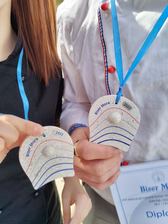 Učenici šibenske Turističko-ugostiteljske škole osvojili drugo mjesto na međunarodnom kulinarskom festivalu u Supetru