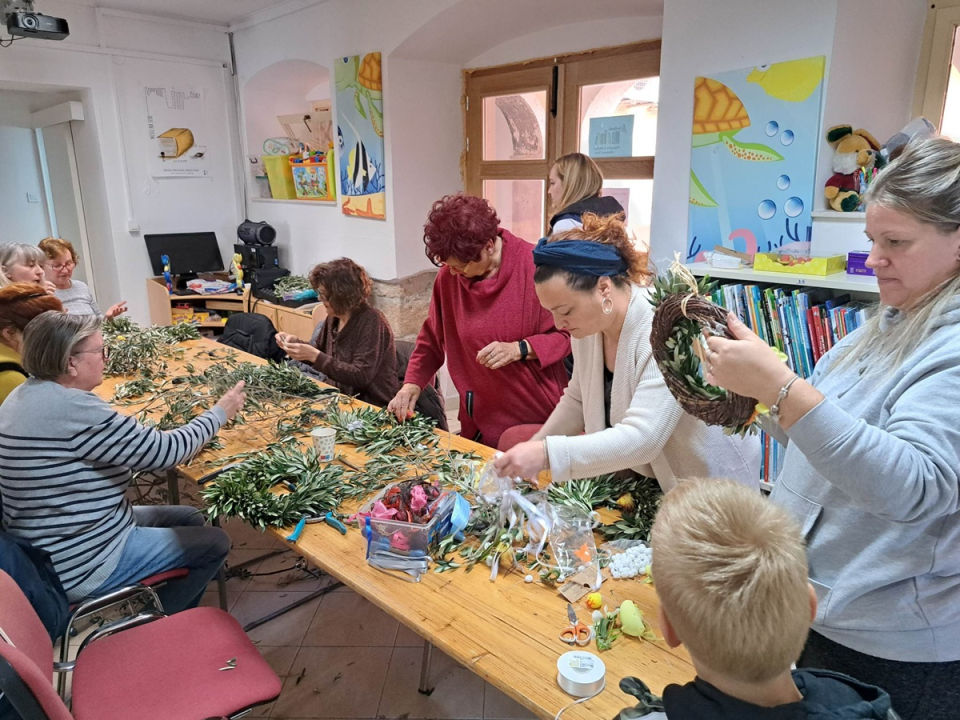 U Tisnom radionica izrade vijenaca od maslinovih grančica