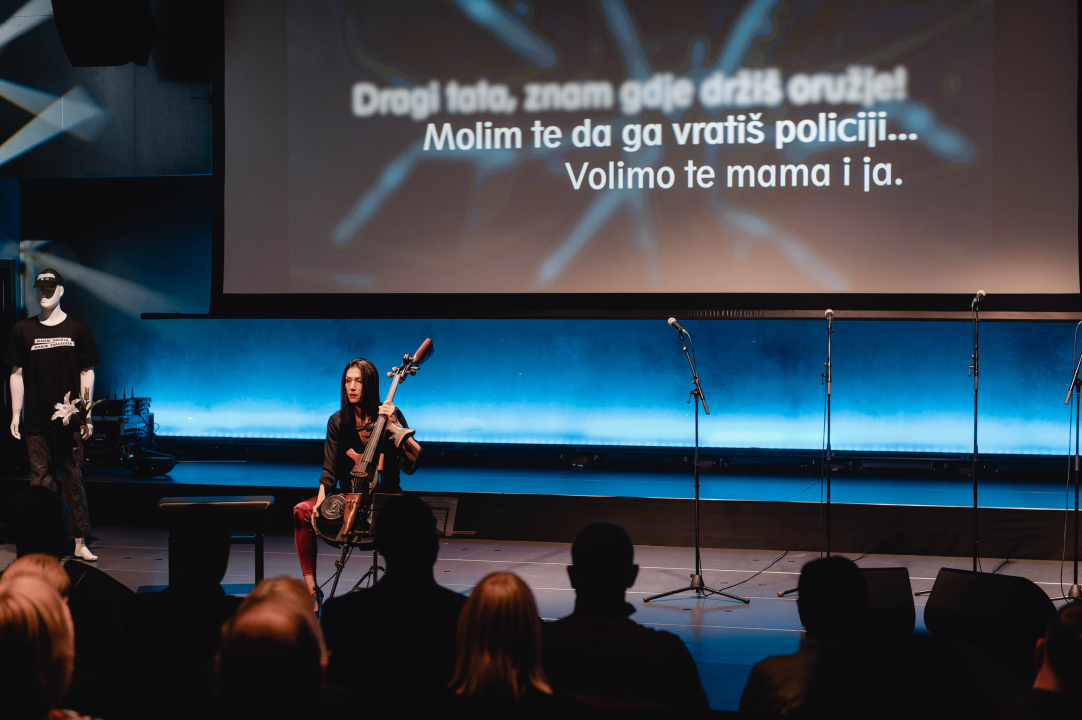 Ana Rucner u Arsenu svirala na violončelu od dragovoljno predanog ilegalnog oružja