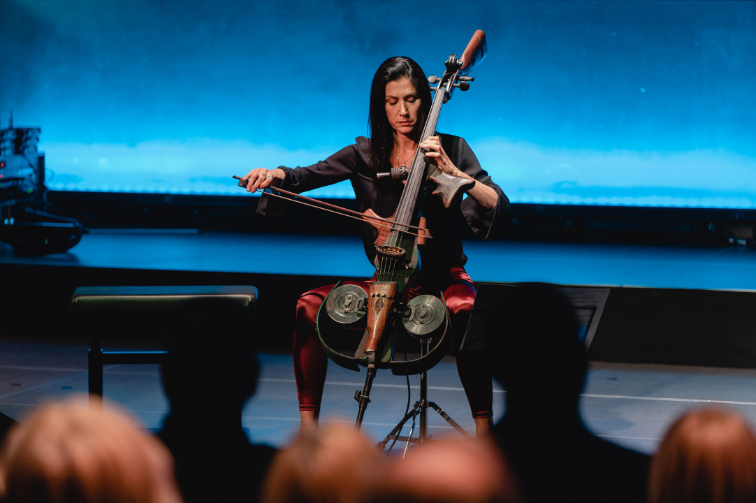 Ana Rucner u Arsenu svirala na violončelu od dragovoljno predanog ilegalnog oružja