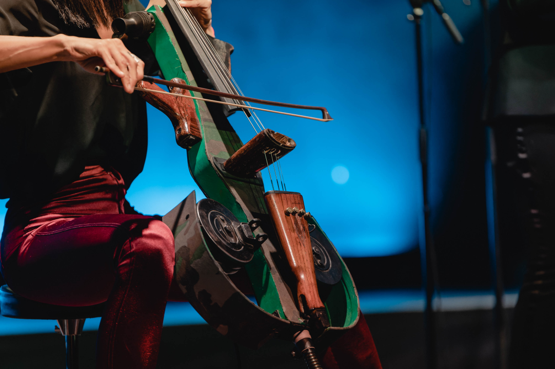 Ana Rucner u Arsenu svirala na violončelu od dragovoljno predanog ilegalnog oružja