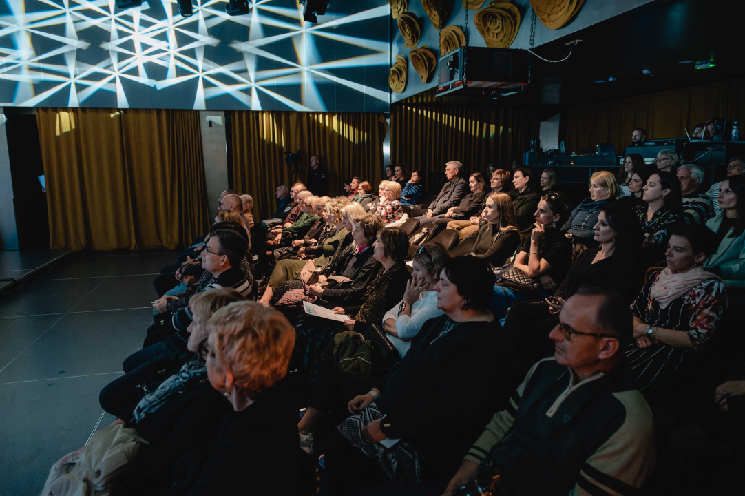 Ana Rucner u Arsenu svirala na violončelu od dragovoljno predanog ilegalnog oružja