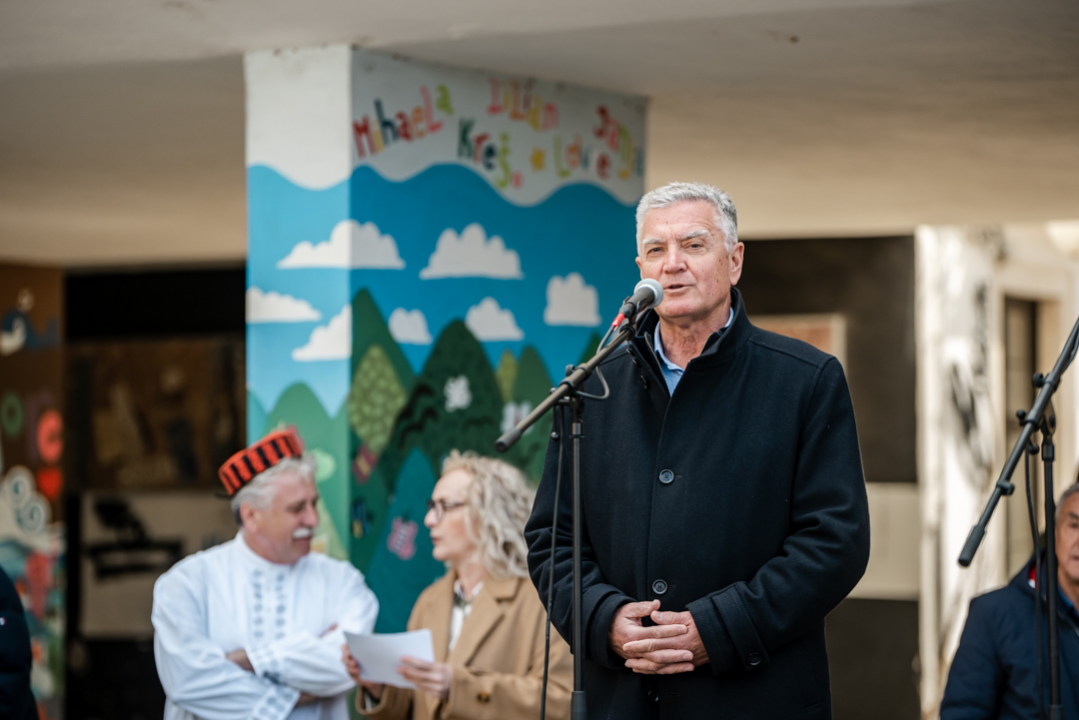 Tradicionalni šibenski Uskrsni doručak uz mega fritaju, domaća jela i slastice 