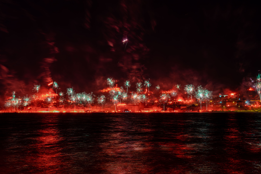 Spektakularni kadrovi: Narančasta noć pamtit će se još dugo!