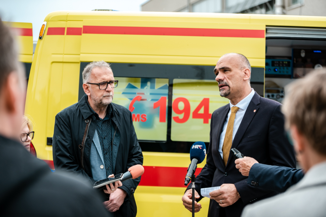 Župan Jelić predao sanitetsko vozilo Zavodu za hitnu medicinu: ‘Sigurnost vozača i pacijenata nam je na prvom mjestu'