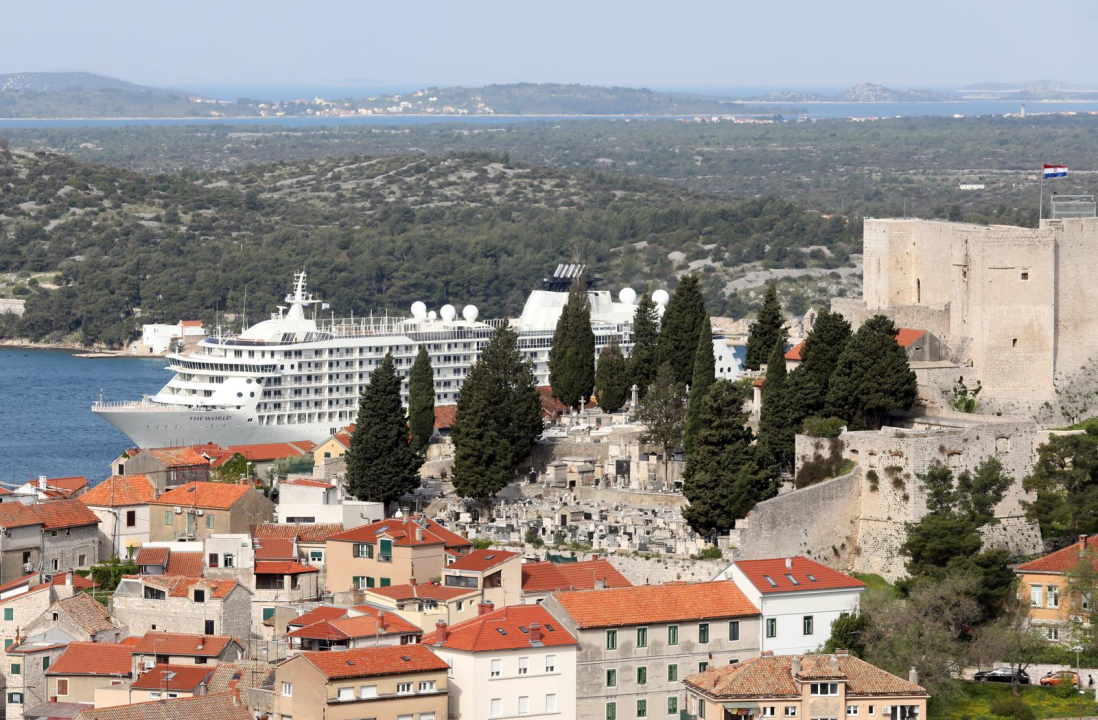 U Šibenik uplovio najveći privatni kruzer na svijetu na kojem apartmane imaju Madonna i Schwarzenegger