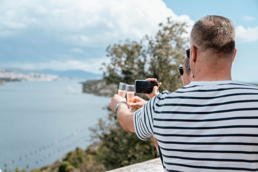 Uživajte u morskim delicijama kušaonice školjaka i vina Oyster22!