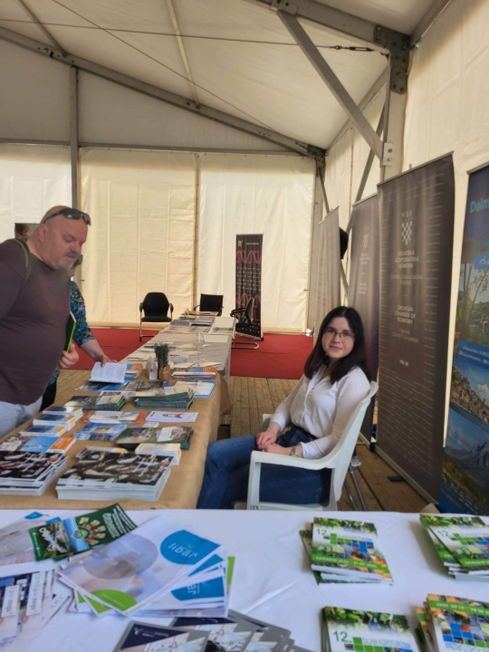 Gužva i drugog dana Sajma agroturizma u Skradinu: Još stignete kupiti domaće proizvode 
