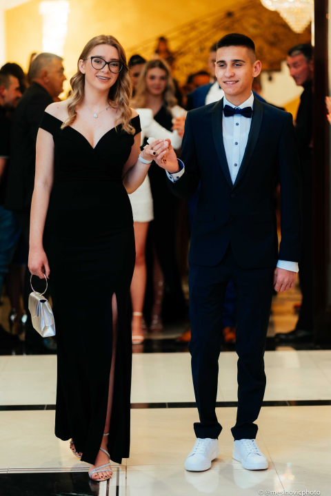 Zavirite na blještavi maturalni ples šibenske Industrijsko-obrtničke škole (2)