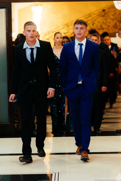 Zavirite na blještavi maturalni ples šibenske Industrijsko-obrtničke škole (2)