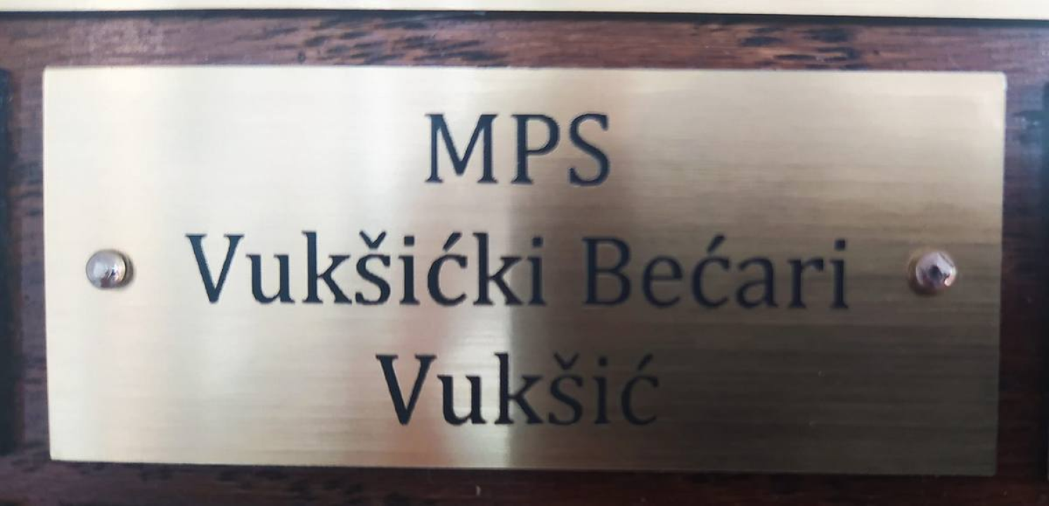 Vukšićki bećari donirali kameni križ, krstionicu i benkovački kamen za novu crkvu u Baranji