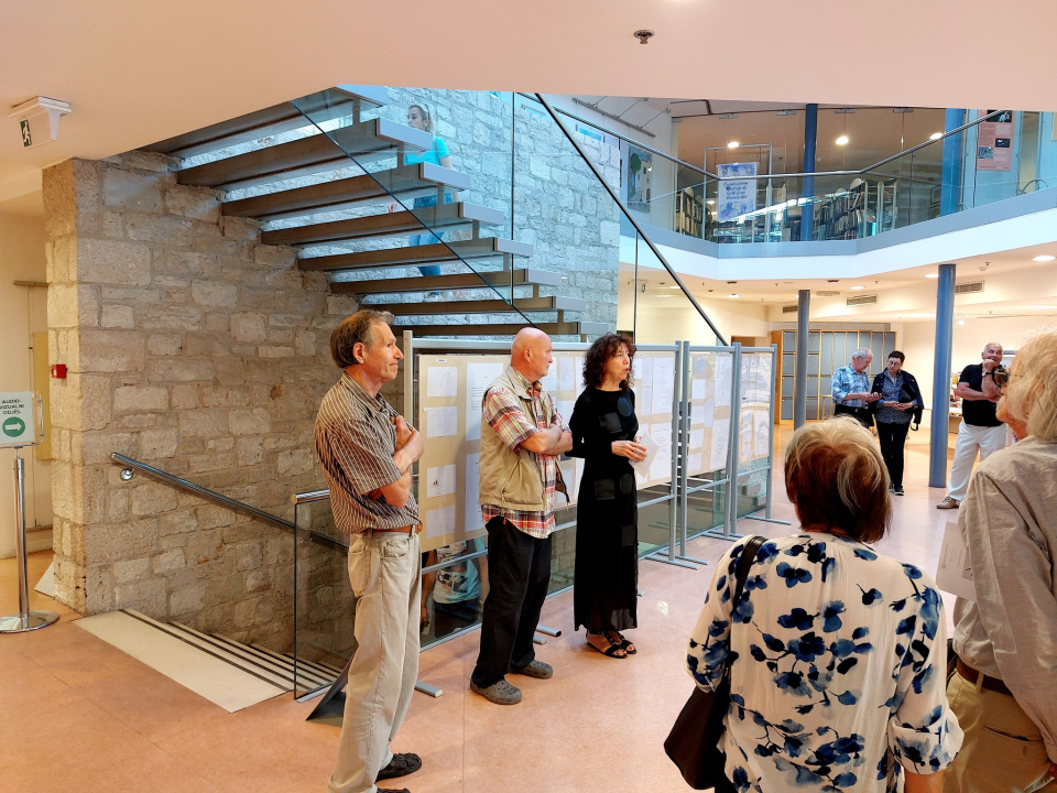 U knjižnici otvorena izložba stihova i crteža Vladimira Slavičeka