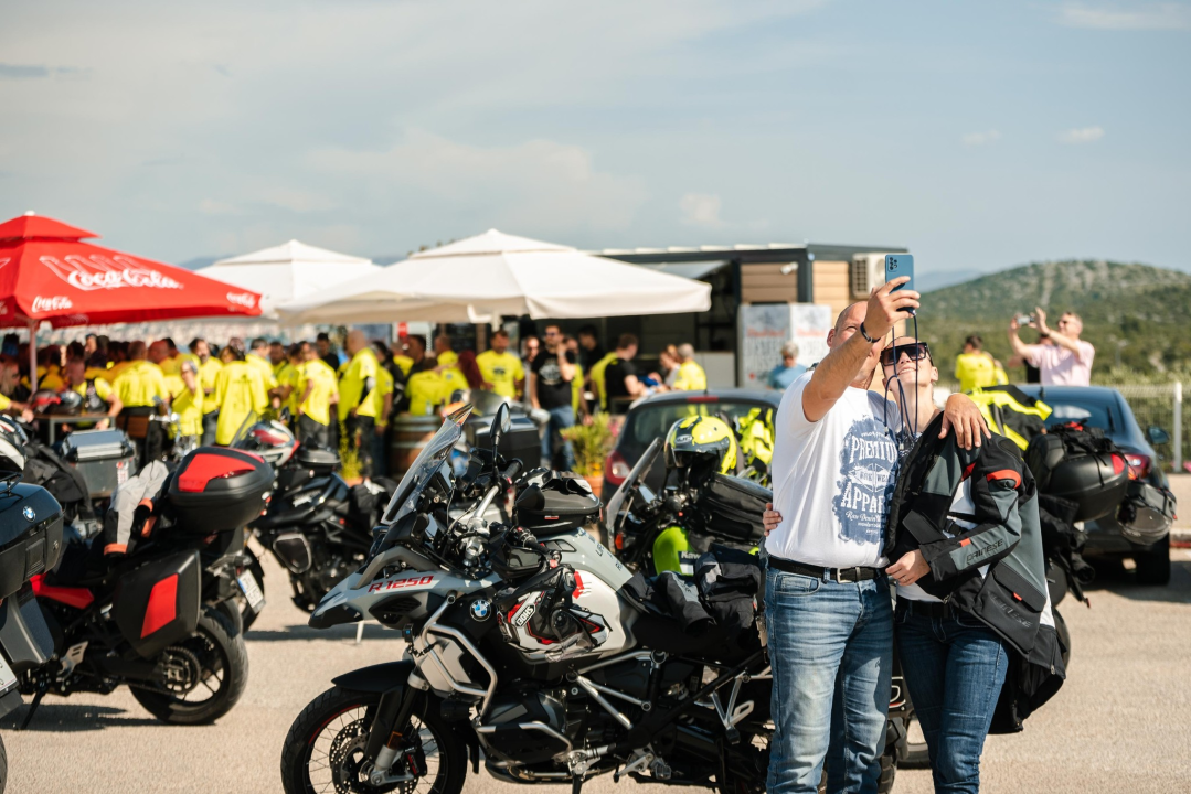 Motoristi na Šibenskom mostu: Voze od Pule do Dubrovnika i prikupljaju sredstva za bolesnu djecu