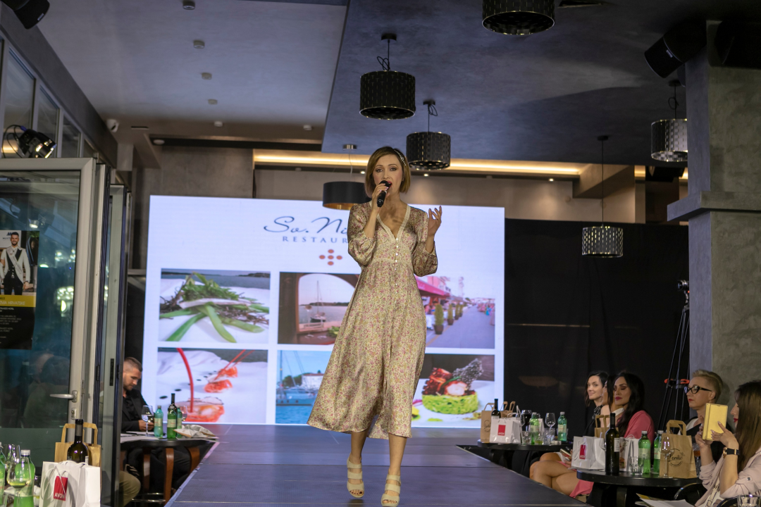 Monika Vojvodić, bivša glasnogovornica HNK Šibenik, nova je Miss turizma, a Mia Kitarović Miss fotogeničnosti