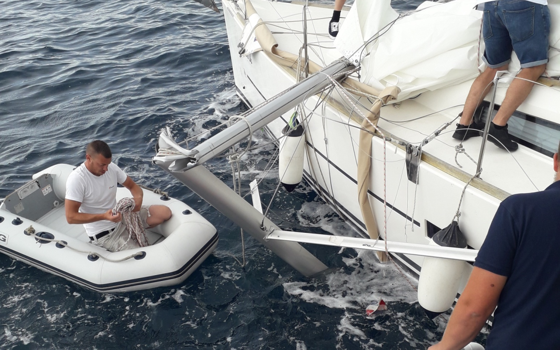 U sudaru glisera i jedrilice u kornatskom arhipelagu jedna osoba ozlijeđena