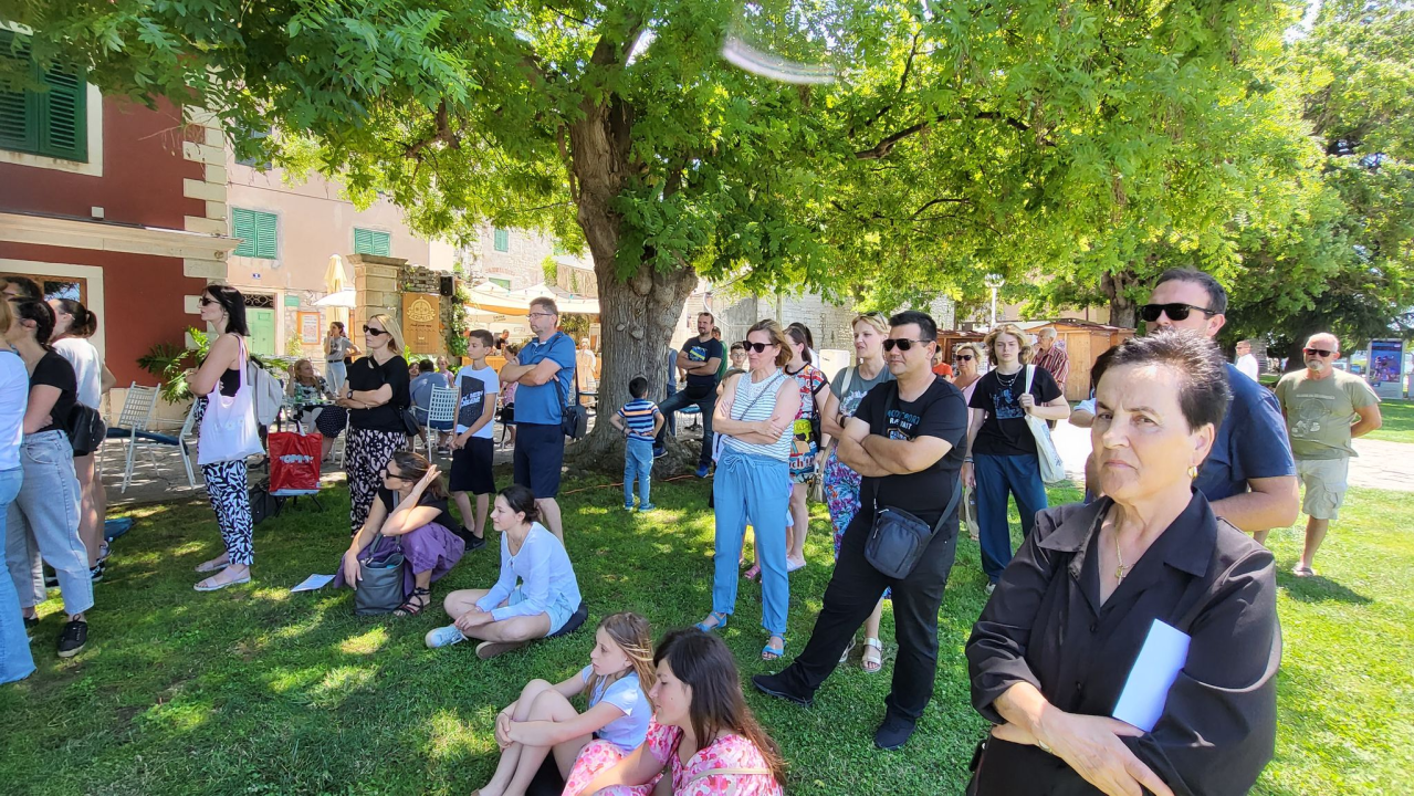 Mladi šibenski glazbenici zasvirali ispred Azimuta i pozvali na upis u Glazbenu školu