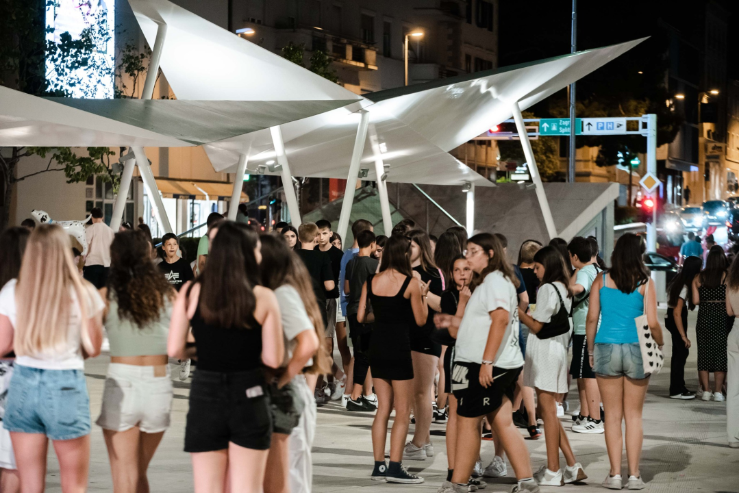 Šibenska noć napunila ulice ljudima koje je rasplesao bend Silente!