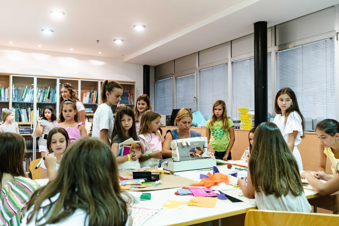 Radionica šivanja u Šibeniku pravi je hit među djecom, a neki su se zbog nje dizali u 5 sati