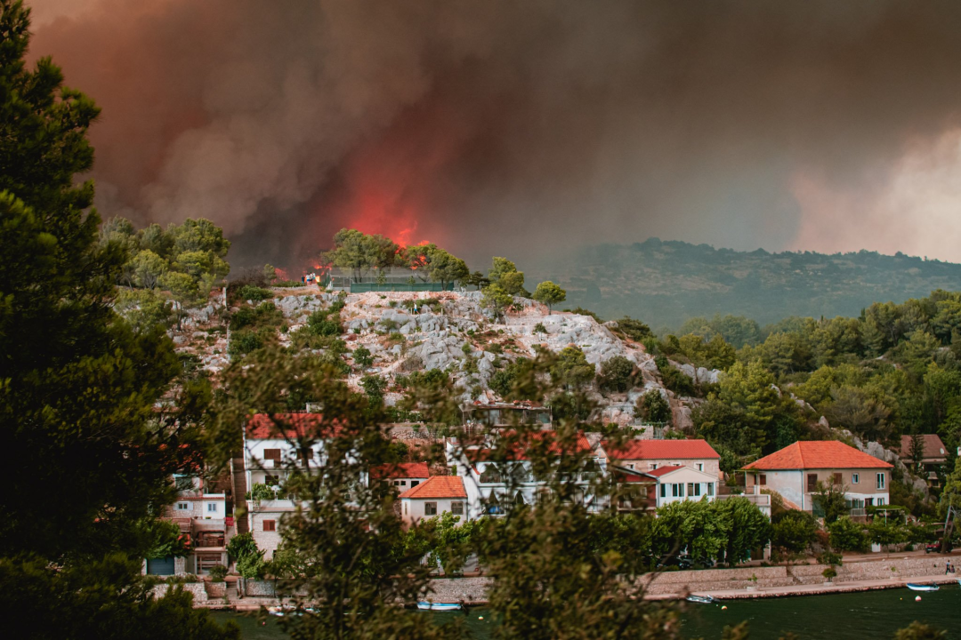 Godišnjica strašnog požara u Zatonu i Raslini: ‘Sjećam se bijele pjene koja lebdi zrakom ispunjenim dimom. Vrijeme je stalo’ 