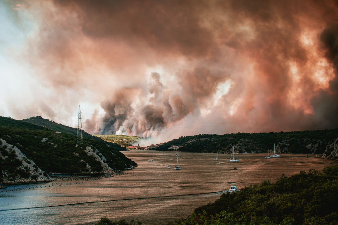 Godišnjica strašnog požara u Zatonu i Raslini: ‘Sjećam se bijele pjene koja lebdi zrakom ispunjenim dimom. Vrijeme je stalo’ 