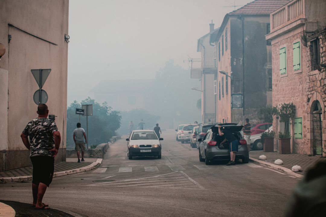 Godišnjica strašnog požara u Zatonu i Raslini: ‘Sjećam se bijele pjene koja lebdi zrakom ispunjenim dimom. Vrijeme je stalo’ 