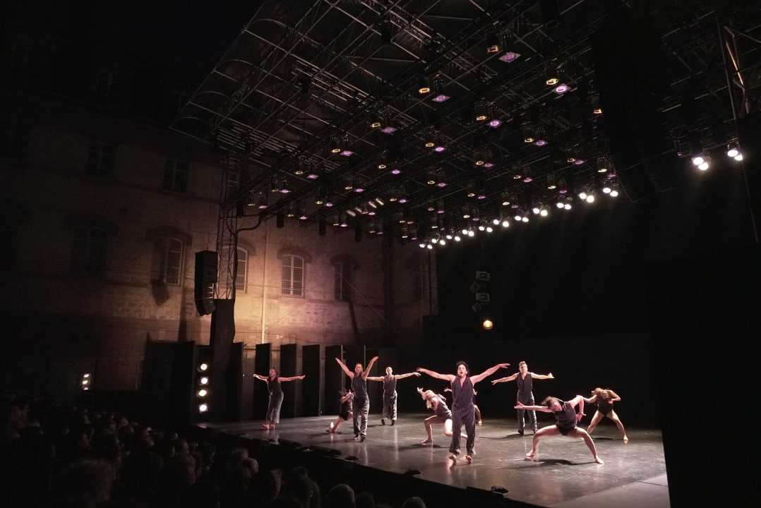 Nakon četiri veličanstvena nastupa u Parizu Kibbutz stiže u Šibenik