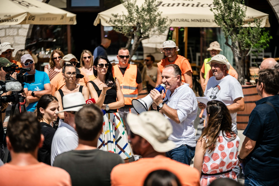 Radnici Cesta Šibenik održali novi prosvjed: 'Župan uništava ovu tvrtku i ove ljude'