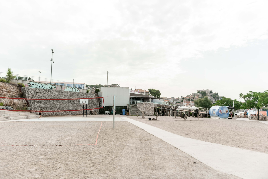 Đir po Banju usred sezone: Dio je saniran, ali i dalje nije na razini pristojne gradske plaže