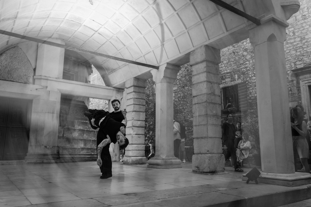 Zvuk tišine, pasivna ljubav i ljudska prolaznost – teme impresivnih koreografija izvedenih druge večeri ŠDF-a